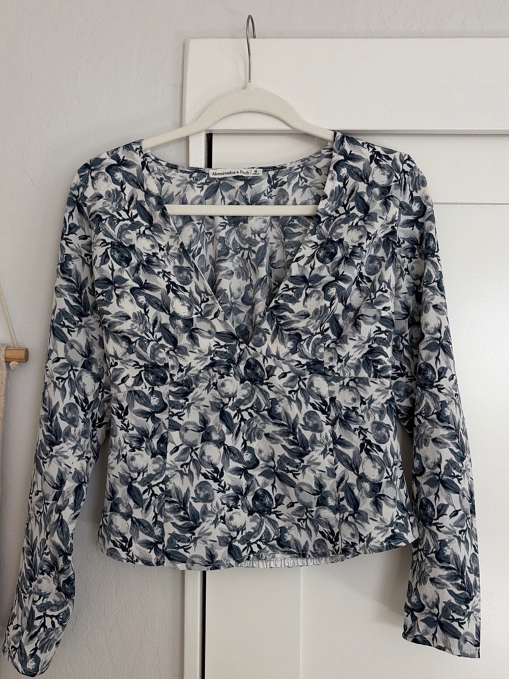 Abercrombie & Fitch Blue and White Floral Long-Sleeve Blouse